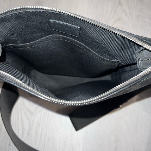 Louis Vuitton Crossbody - Picture 6 of 9